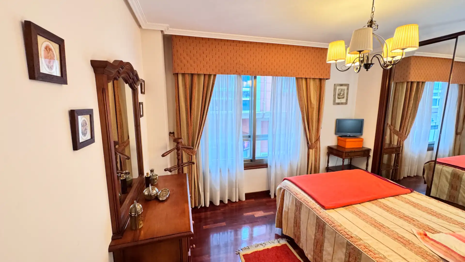 Schlafzimmer von Wohnung zum Verkauf in Arteixo mit Heizung, Parkett und Terrasse