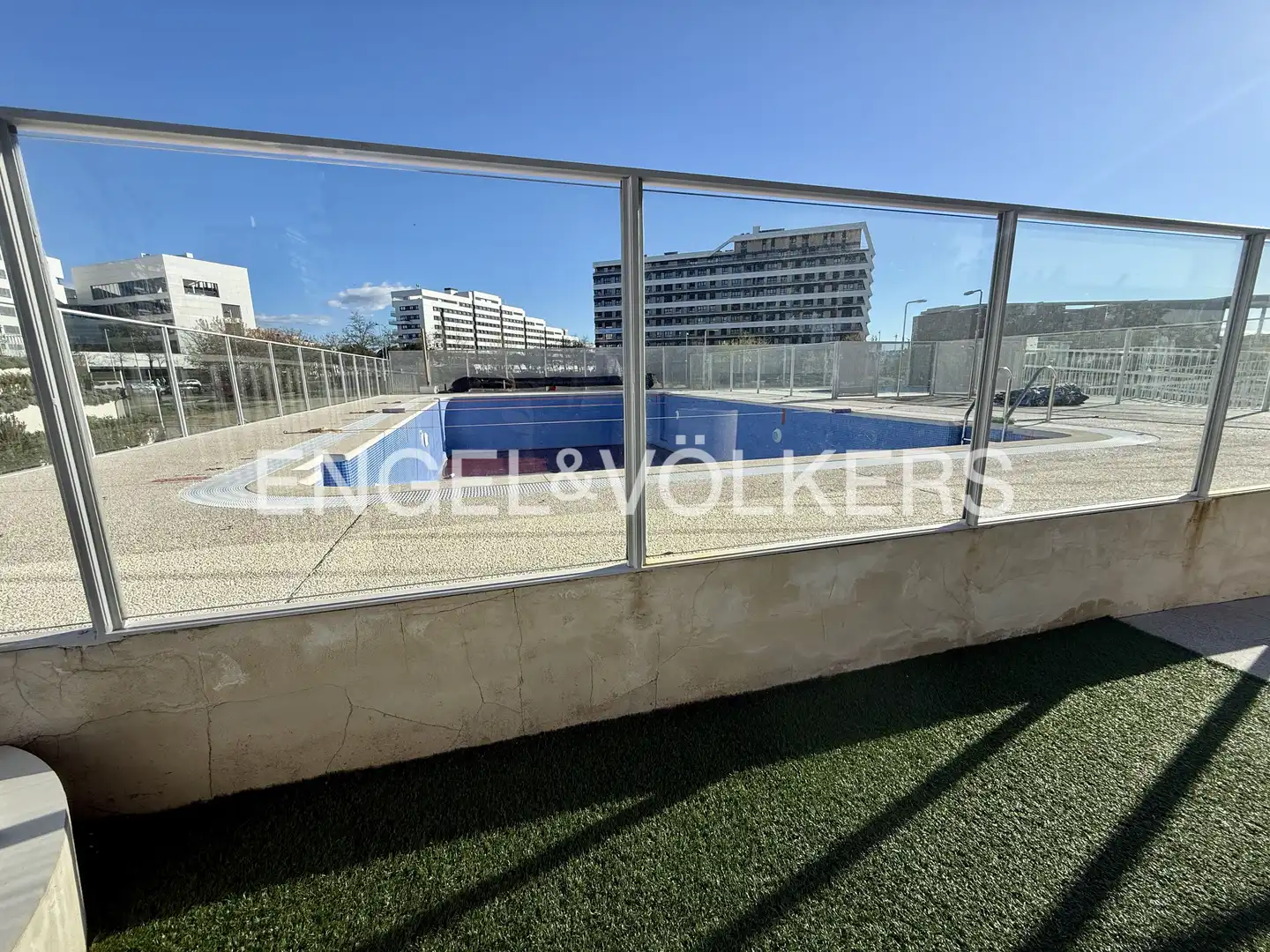 Swimming pool of Flat for rent in Madrid  with Air Conditioner, Heating and Terrace