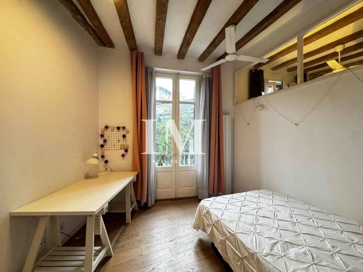 Bedroom of Apartments for rent in Ciutat Vella