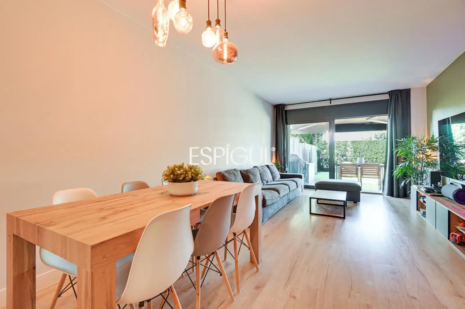 Sala de estar de Casa o chalet en venta en Aiguaviva con Aire acondicionado, Calefacción y Parquet