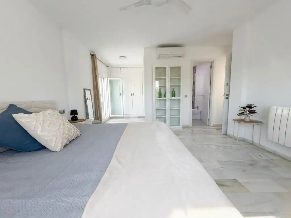 Dormitori de Casa o xalet en venda en Torremolinos amb Aire condicionat, Calefacció i Jardí privat