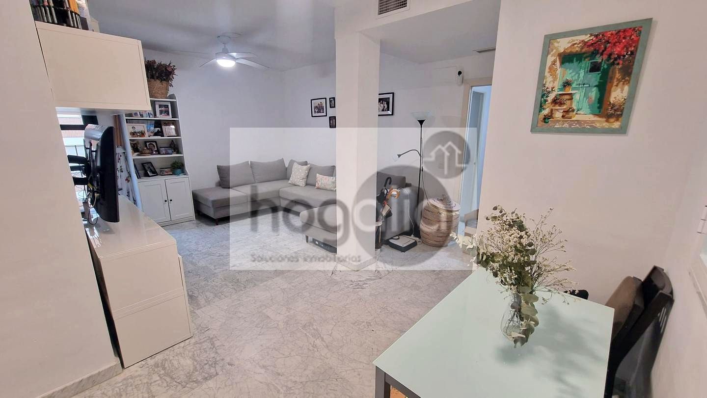 Living room of Flat to rent in  Sevilla Capital  with Air Conditioner, Terrace and Storage room