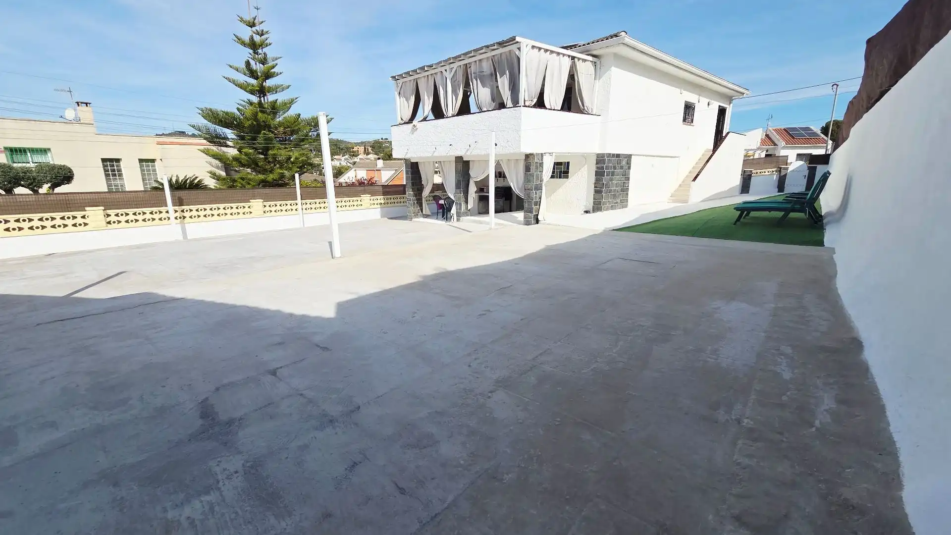 Vista exterior de Casa o chalet en venta en Cunit con Aire acondicionado, Jardín privado y Terraza