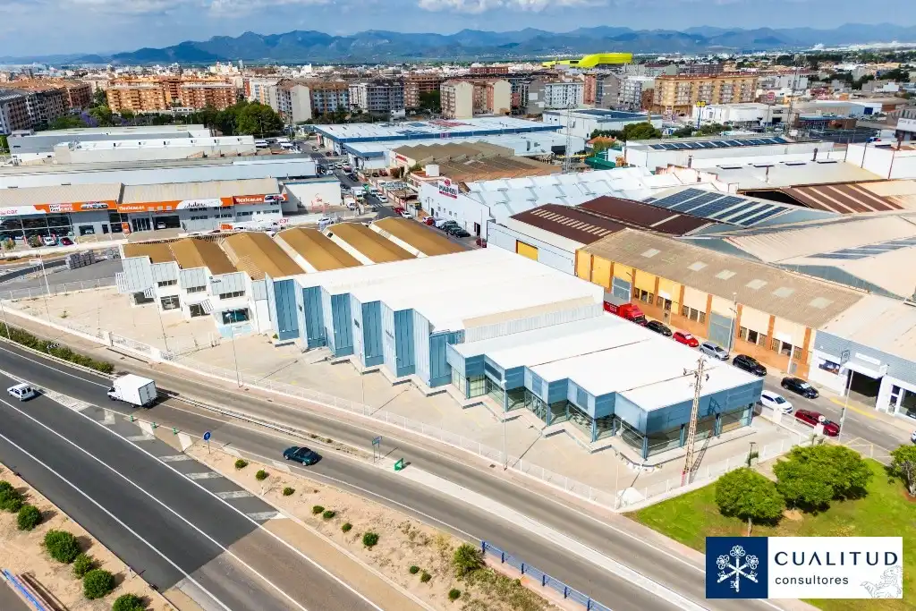 Vista exterior de Nave industrial de alquiler en Vila-real