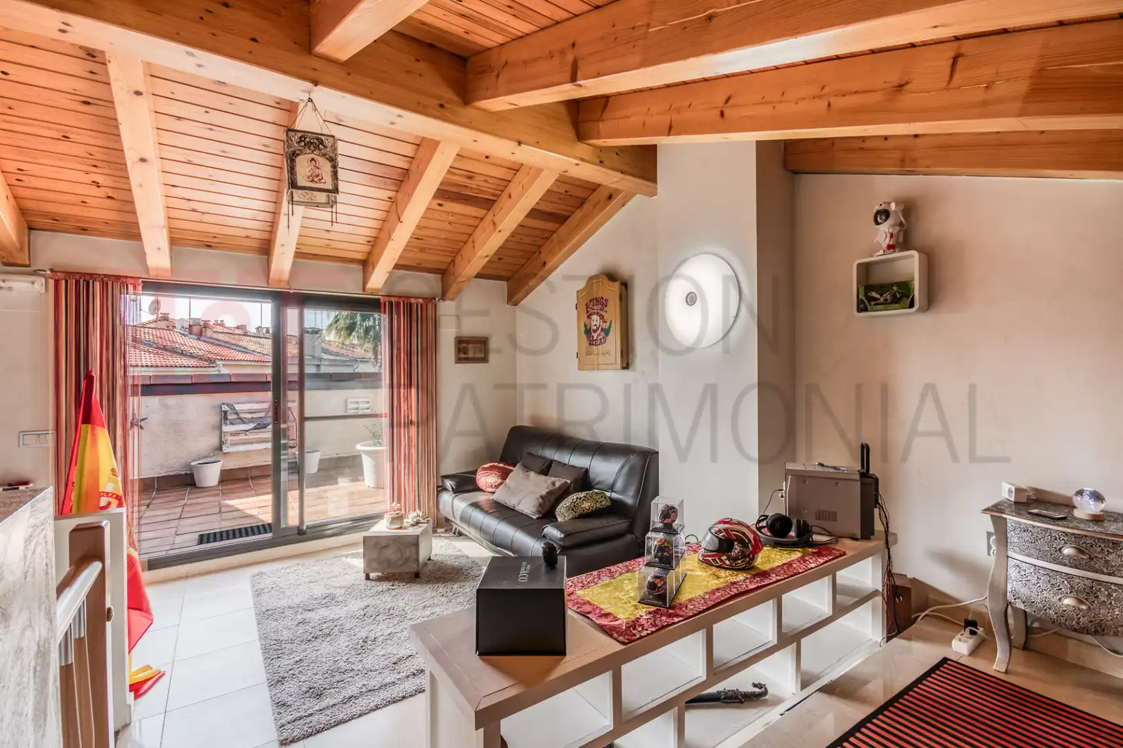 Wohnzimmer von Einfamilien-Reihenhaus zum Verkauf in El Masnou mit Klimaanlage, Heizung und Terrasse