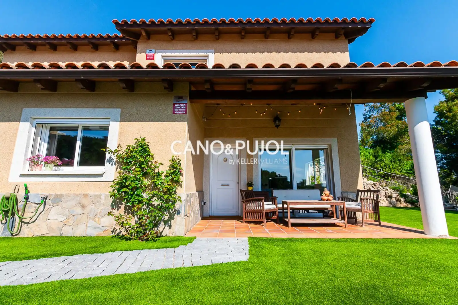 Vista exterior de Casa o chalet en venta en Corbera de Llobregat con Calefacción, Terraza y Trastero