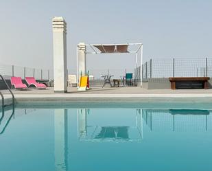 Piscina de Casa adosada en venda en Las Palmas de Gran Canaria amb Terrassa i Balcó