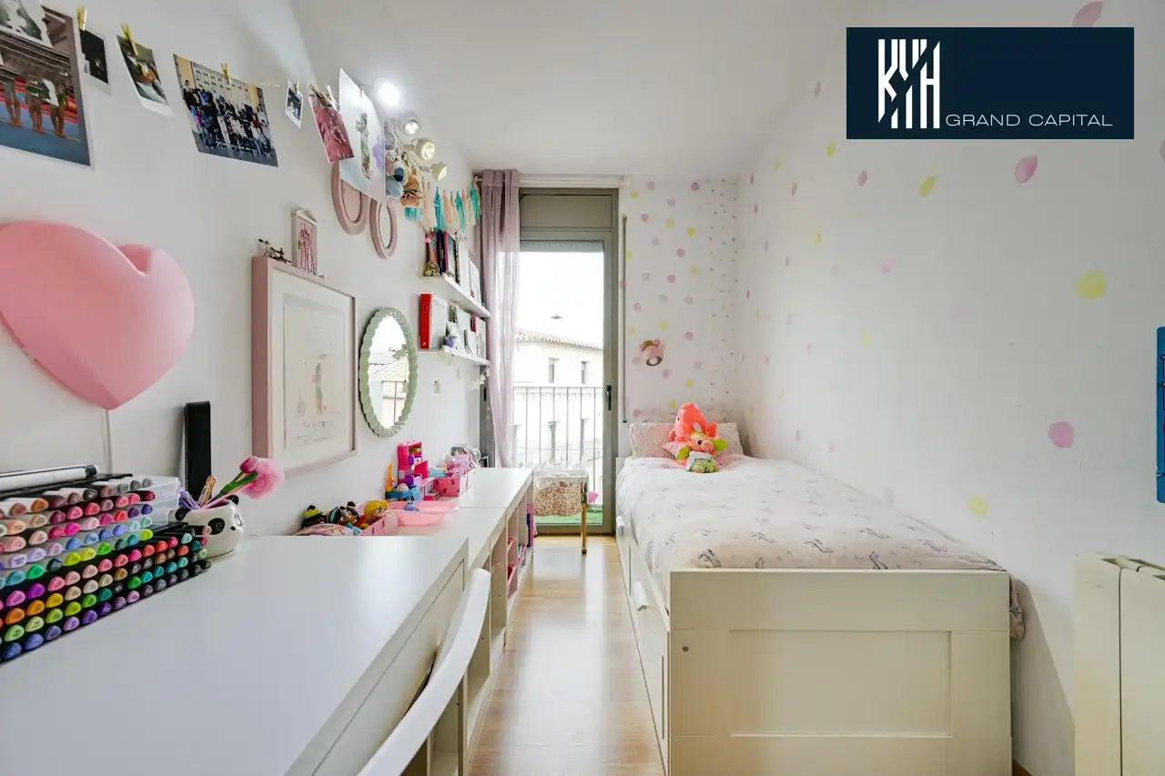 Habitación de Dúplex en venta en Salt con Calefacción, Terraza y Balcón