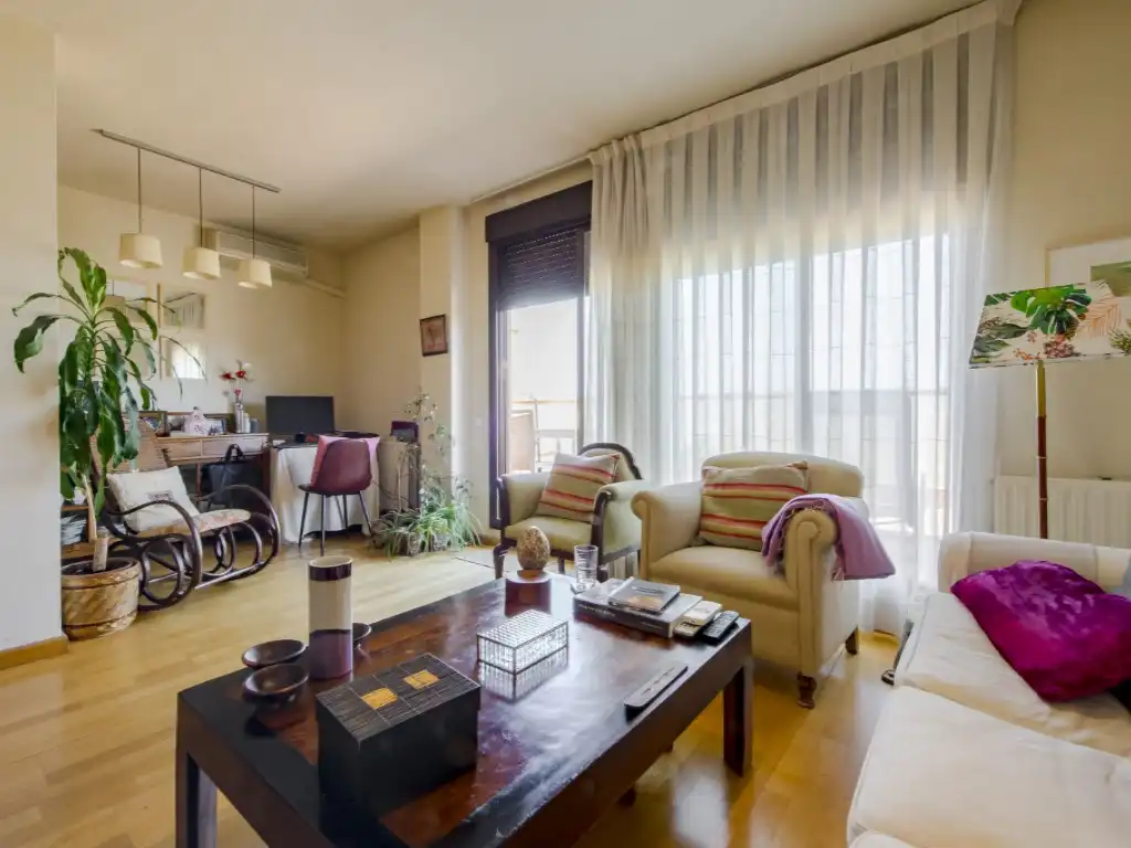 Sala d'estar de Pis de lloguer en Madrid amb Jardí privat, Terrassa i Piscina