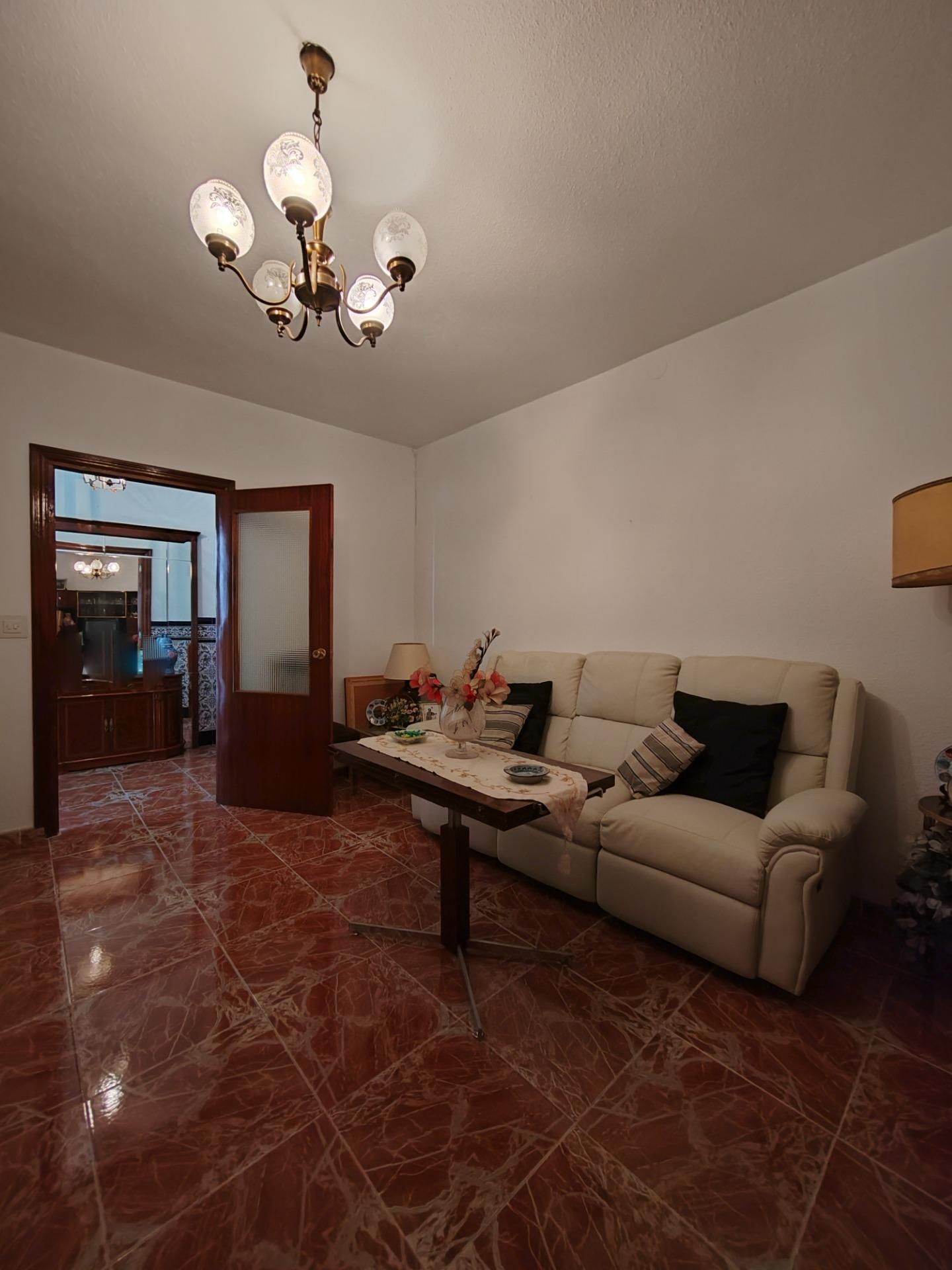 Sala d'estar de Casa o xalet en venda en La Guardia de Jaén amb Terrassa