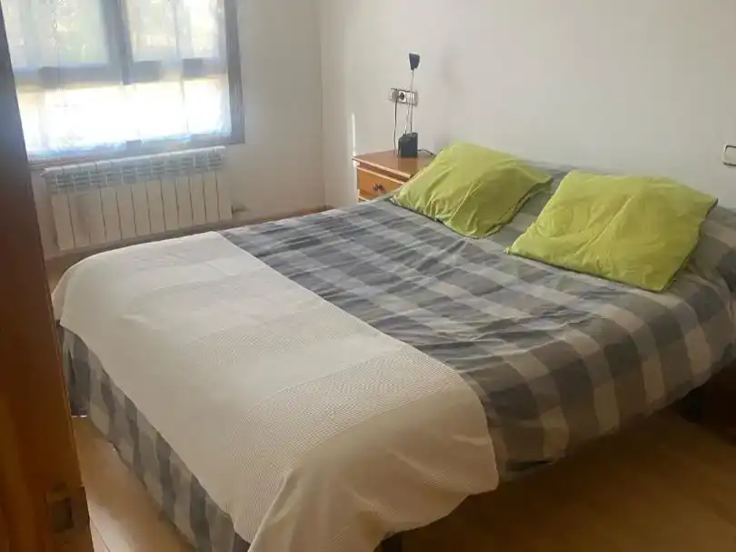 Dormitori de Pis de lloguer en Jaca amb Piscina