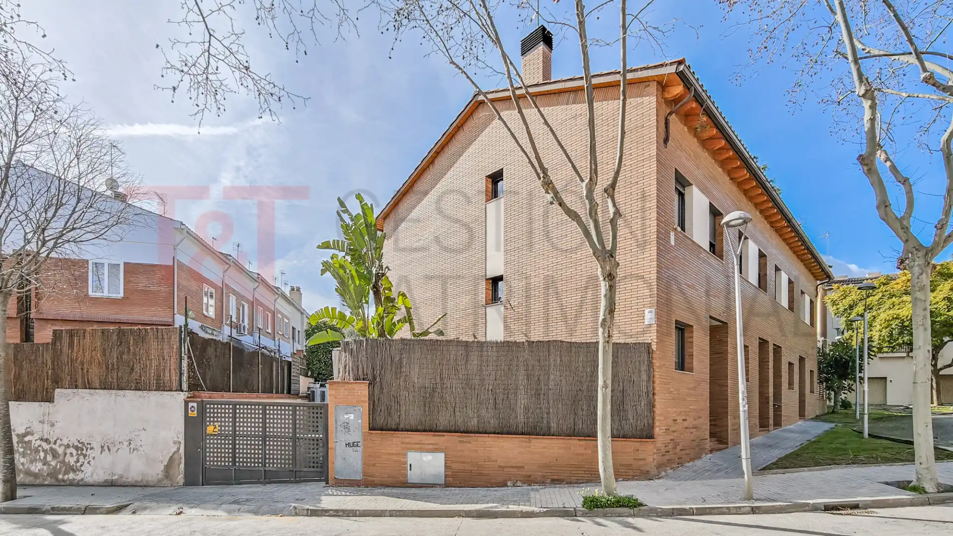 Außenansicht von Einfamilien-Reihenhaus zum Verkauf in El Masnou mit Klimaanlage, Heizung und Terrasse