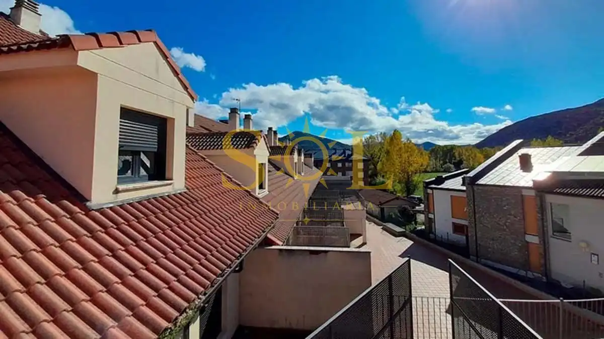 Vista exterior de Dúplex en venta en Puebla de Lillo con Calefacción, Parquet y Terraza