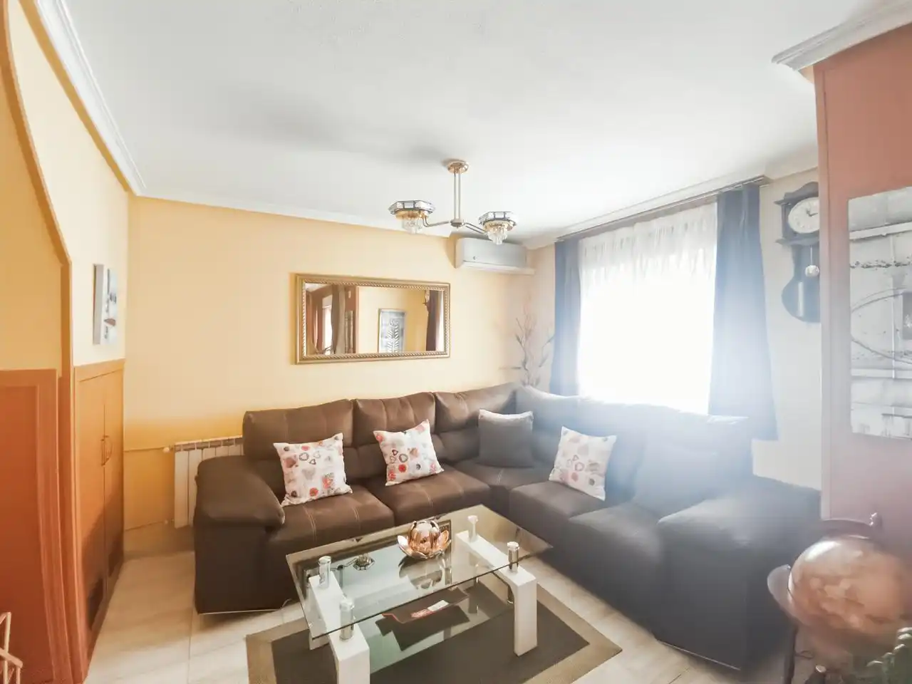 Sala de estar de Casa adosada en venta en Rivas-Vaciamadrid con Aire acondicionado, Calefacción y Jardín privado