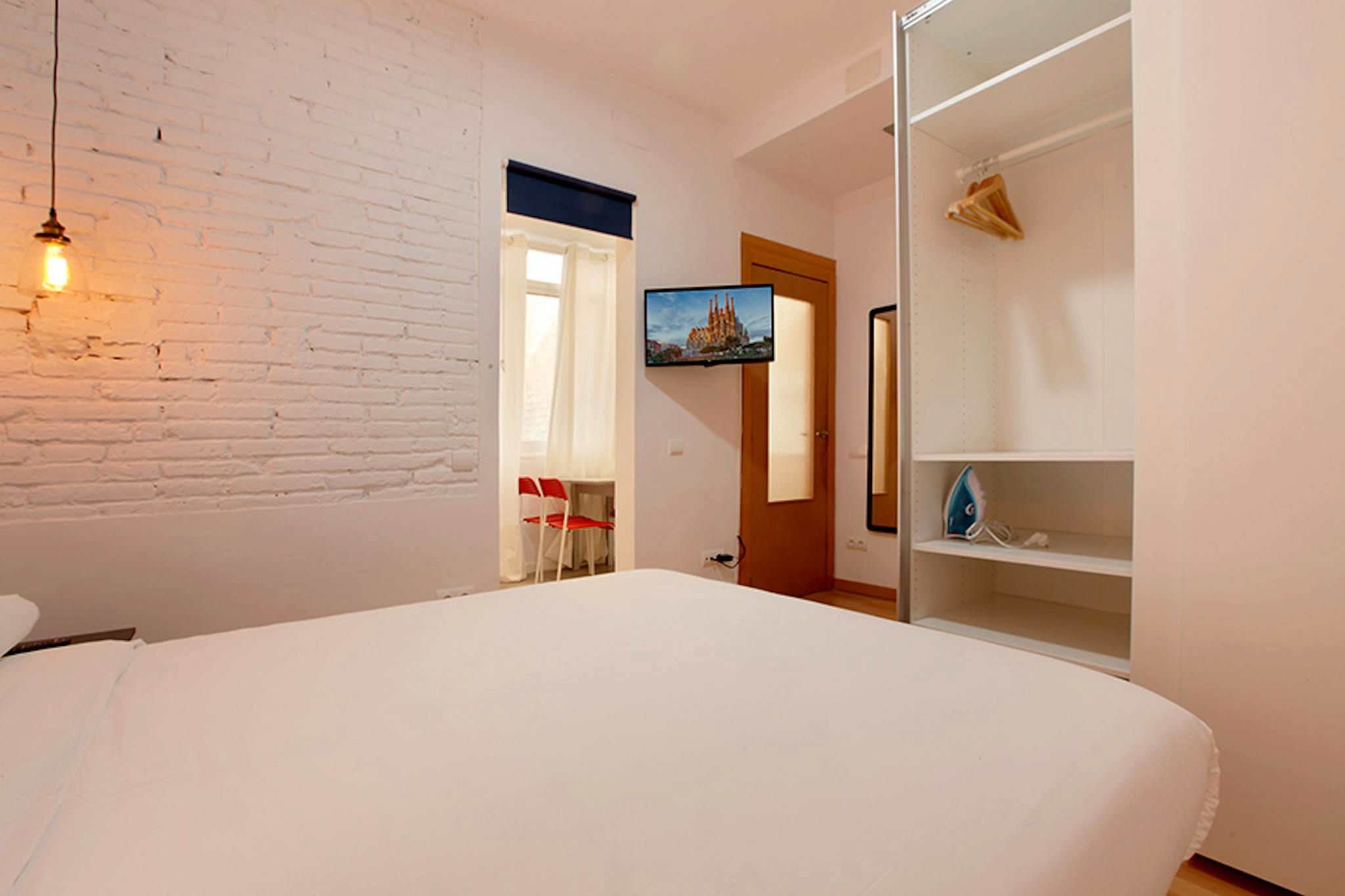 Habitación de Piso de alquiler en L'Hospitalet de Llobregat con Aire acondicionado, Calefacción y Amueblado