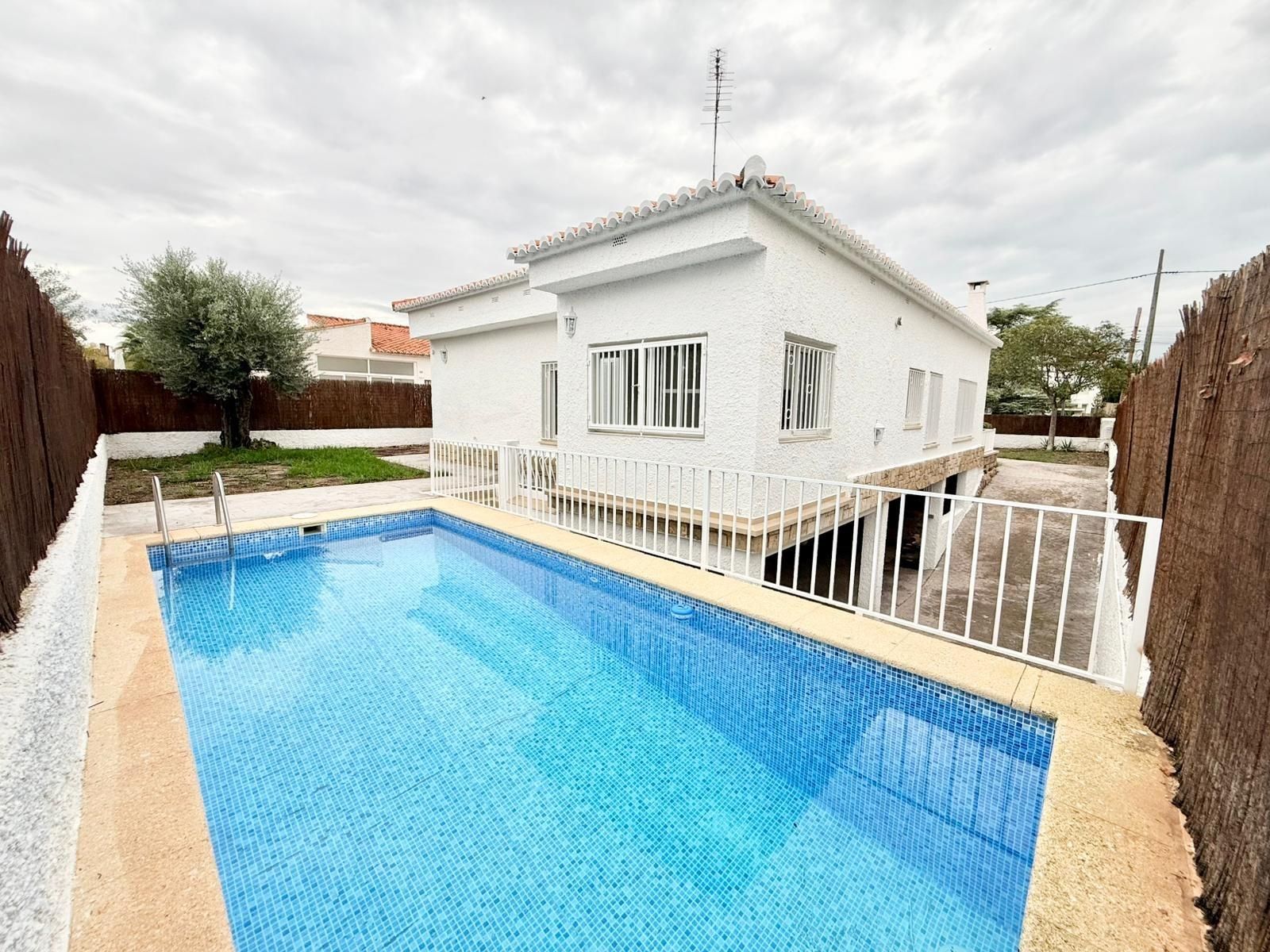 Piscina de Casa o xalet de lloguer en Rocafort amb Aire condicionat, Calefacció i Jardí privat
