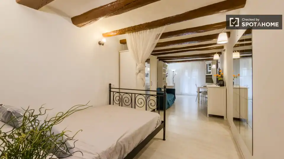 Habitación de Piso de alquiler en Barcelona con Aire acondicionado, Calefacción y Amueblado