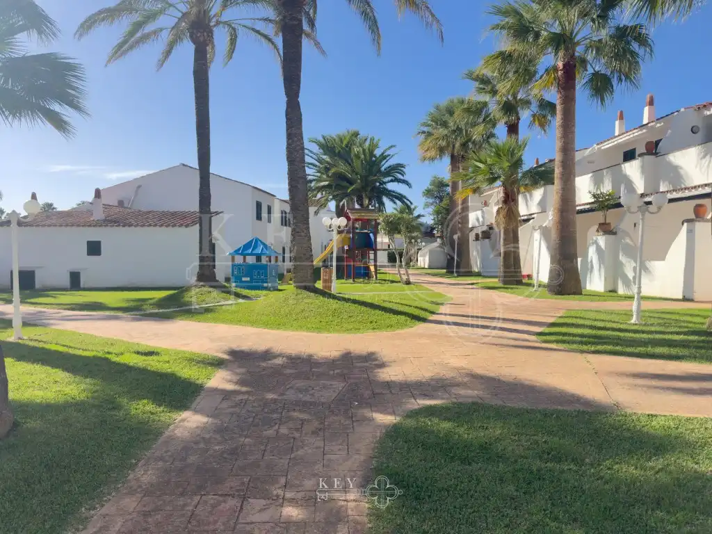 Vista exterior de Apartament en venda en Ciutadella de Menorca amb Aire condicionat, Jardí privat i Piscina