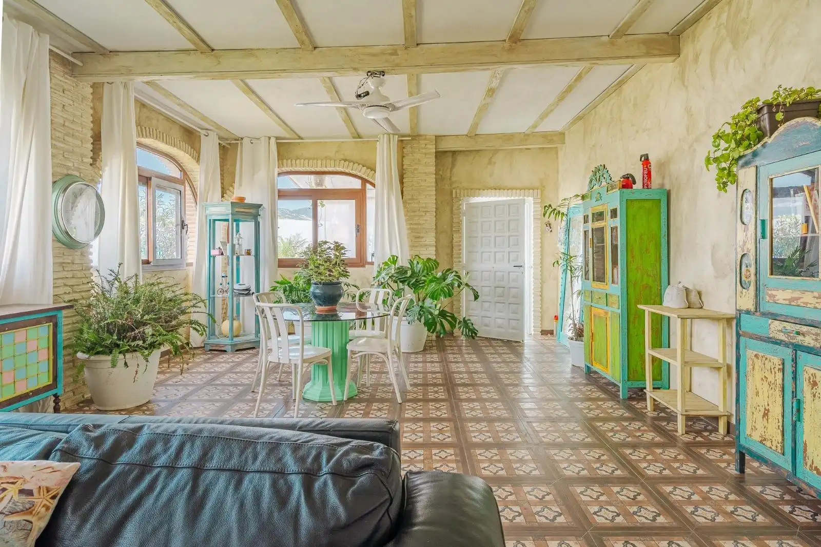 Sala d'estar de Casa o xalet en venda en Tarifa amb Calefacció, Jardí privat i Terrassa
