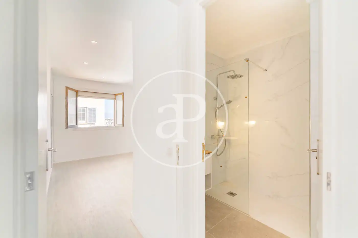 Baño de Piso en venta en  Palma de Mallorca con Aire acondicionado, Calefacción y Terraza