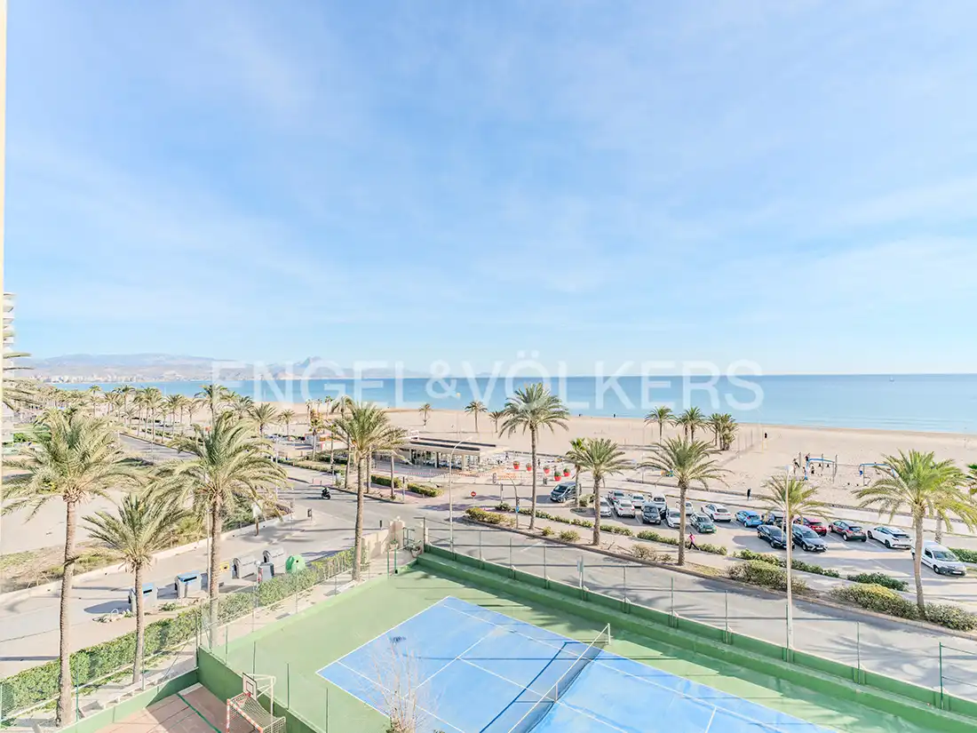 Außenansicht von Wohnung zum Verkauf in Alicante / Alacant mit Klimaanlage, Heizung und Gemeinschaftspool