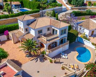 Vista exterior de Casa o xalet en venda en Calpe / Calp amb Aire condicionat, Terrassa i Piscina