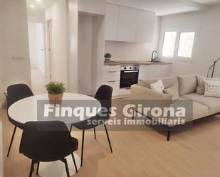 Sala d'estar de Pis en venda en Girona Capital amb Calefacció i Parquet