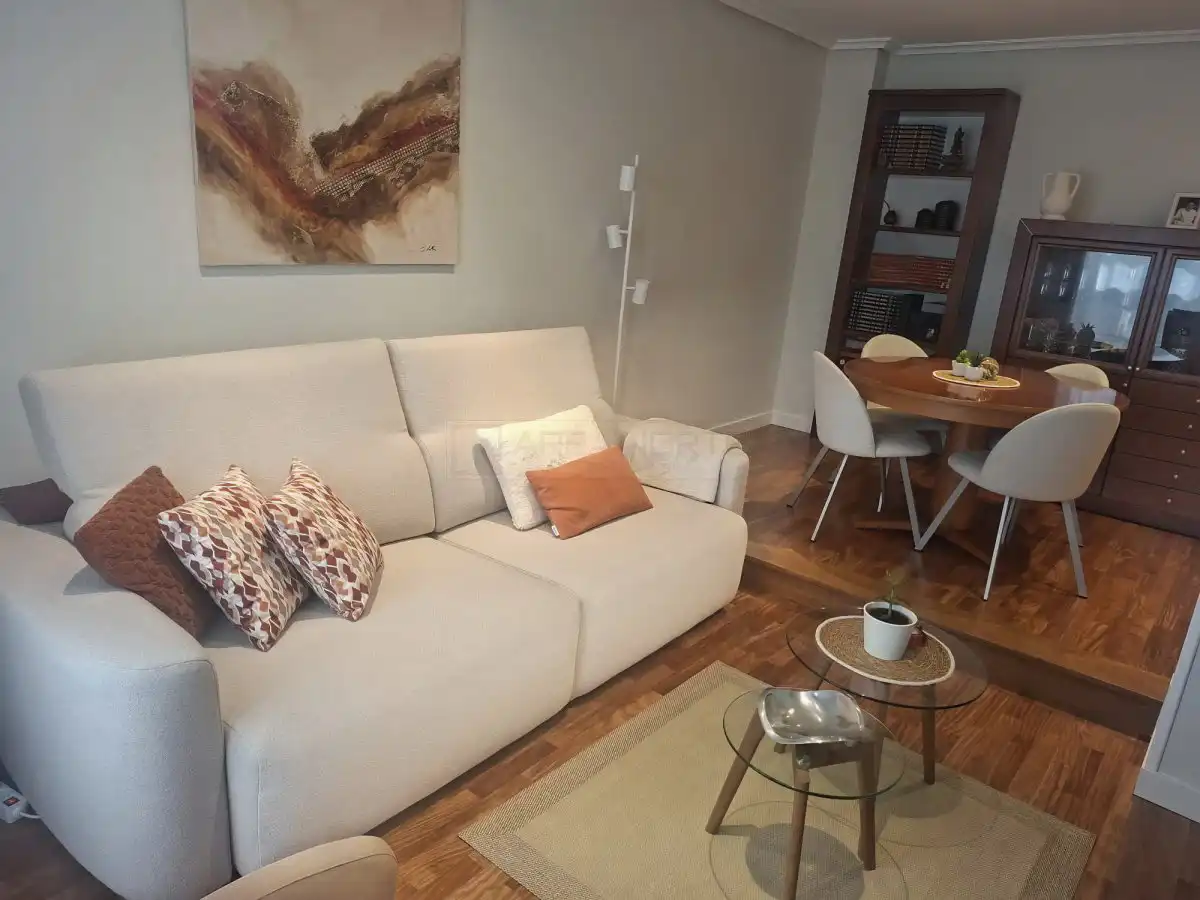 Sala de estar de Piso en venta en Vitoria - Gasteiz con Calefacción, Parquet y Terraza