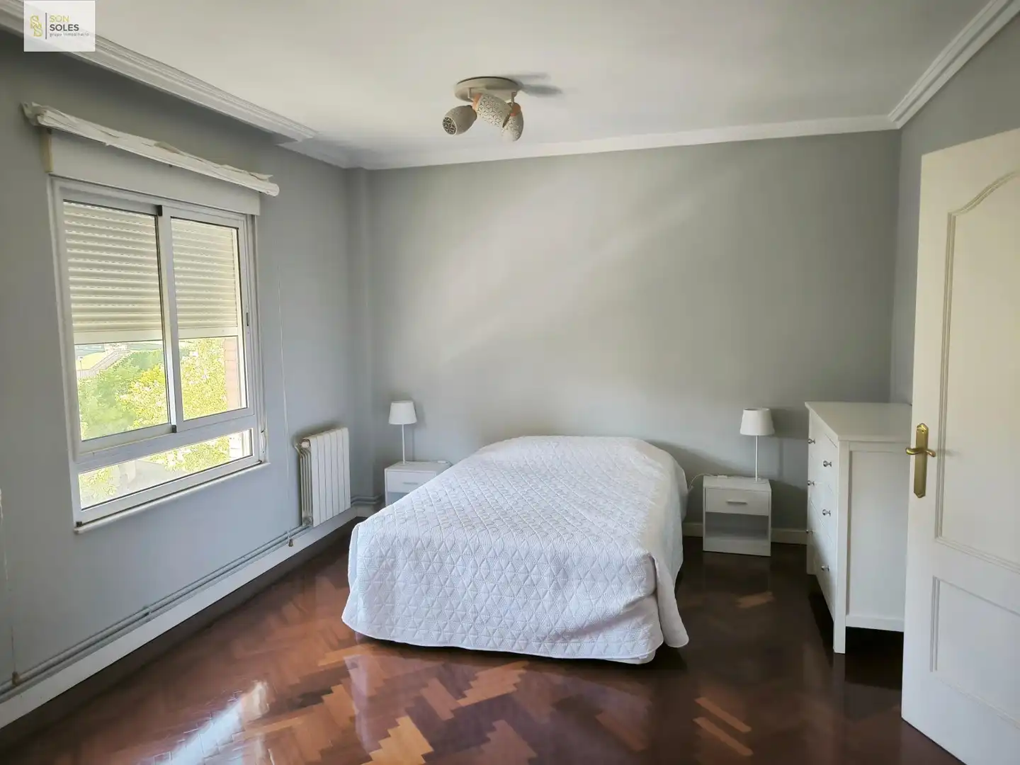 Schlafzimmer von Wohnung zur Miete in Santander mit Heizung, Parkett und Möbliert