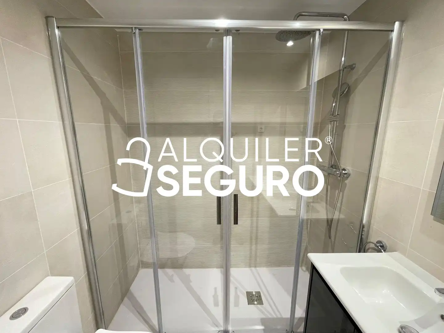 Bathroom of Flat for rent in Latina