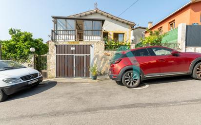 Exterior view of House or chalet for sale in Gijón   with Heating, Private garden and Parquet flooring