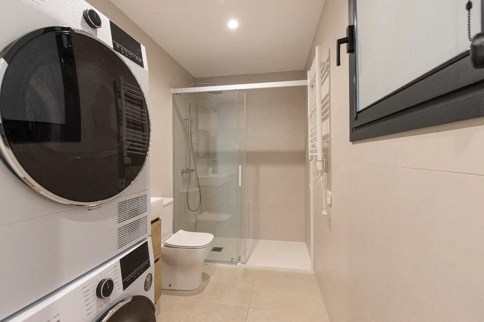 Bathroom of Duplexes for sale in Barcelona  with Air Conditioner, Heating and Parquet flooring