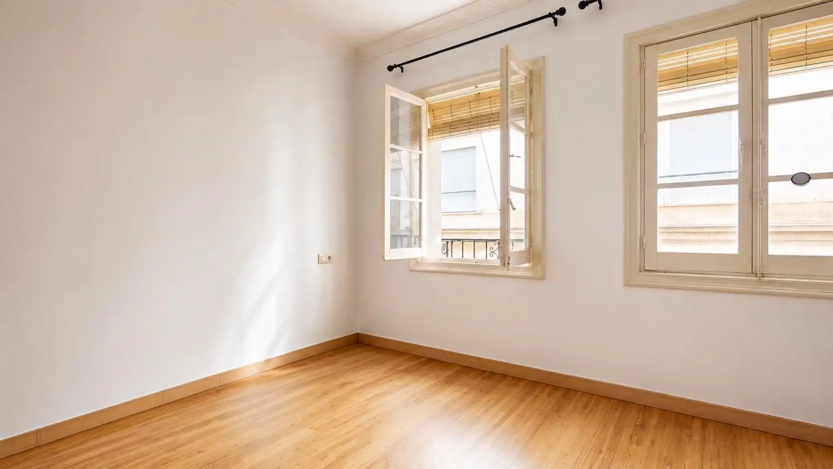 Habitación de Piso en venta en Almería con Aire acondicionado, Calefacción y Balcón