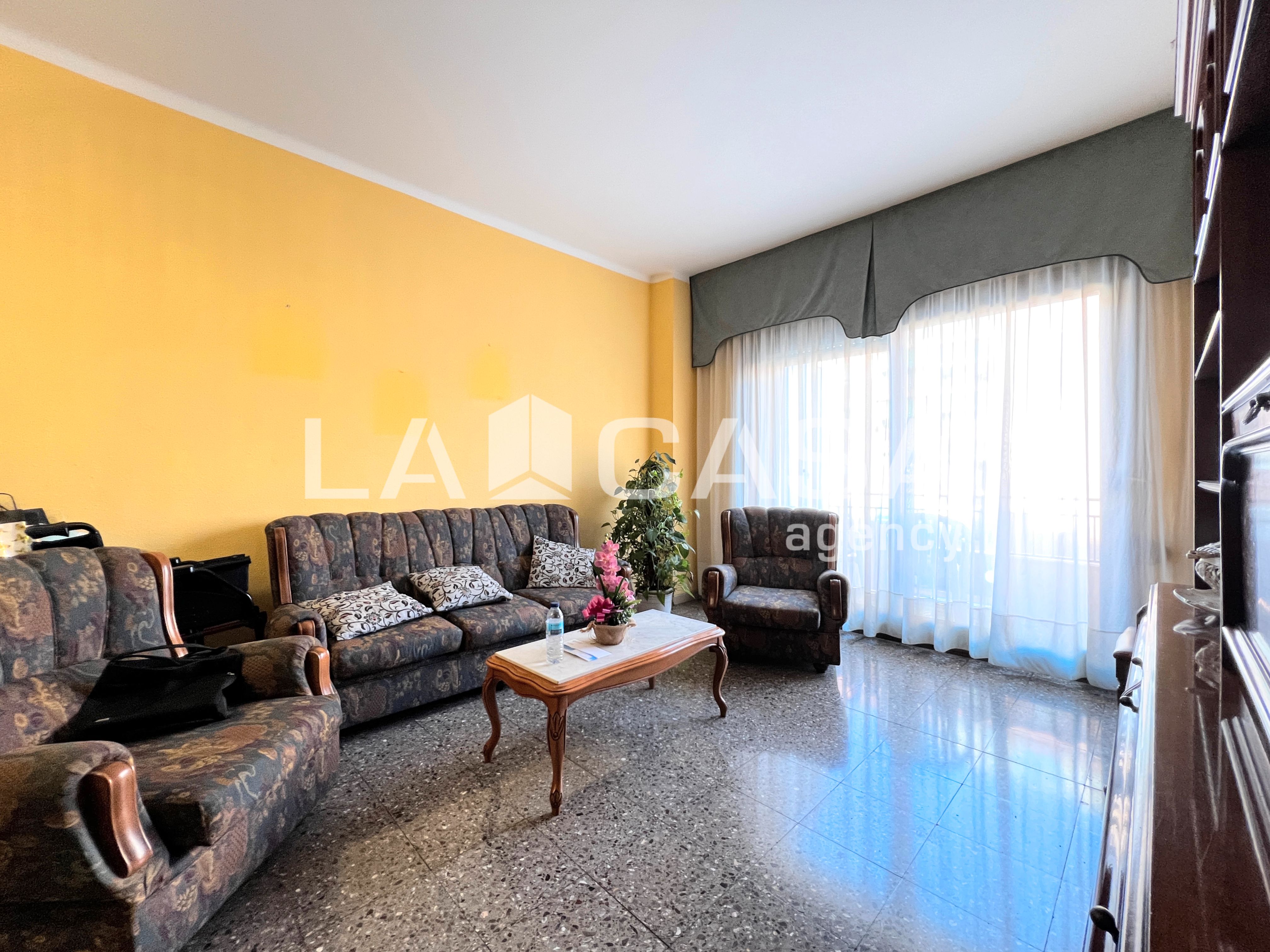 Sala d'estar de Pis en venda en Badalona amb Balcó