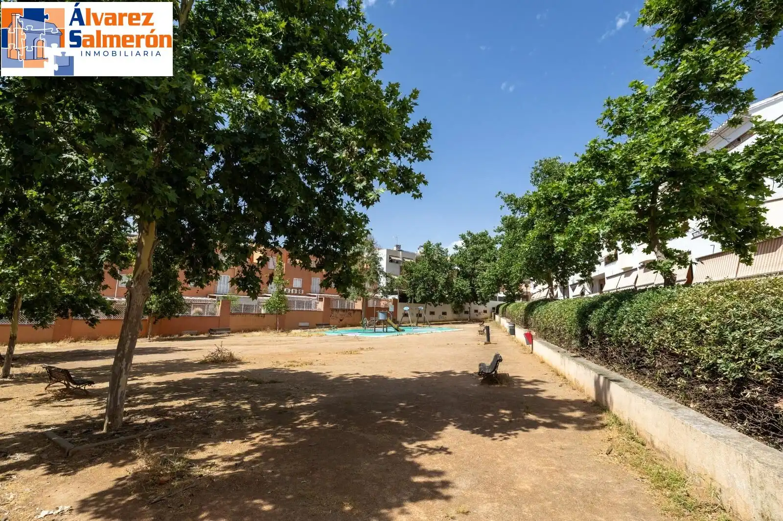 Vista exterior de Casa o xalet en venda en Granada amb Aire condicionat, Calefacció i Terrassa