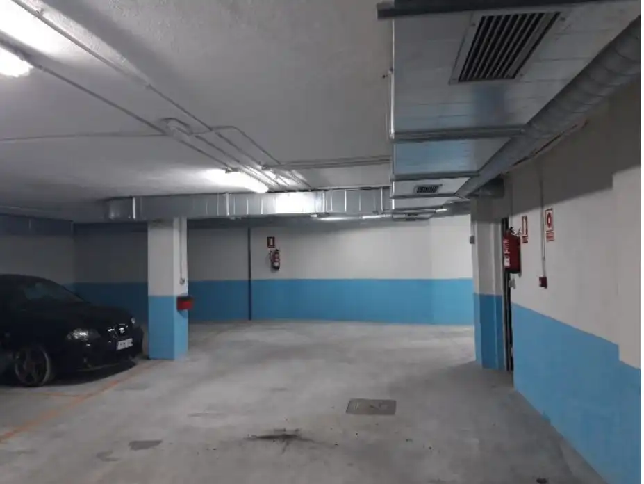 Parkplatz von Garage zum Verkauf in Langreo
