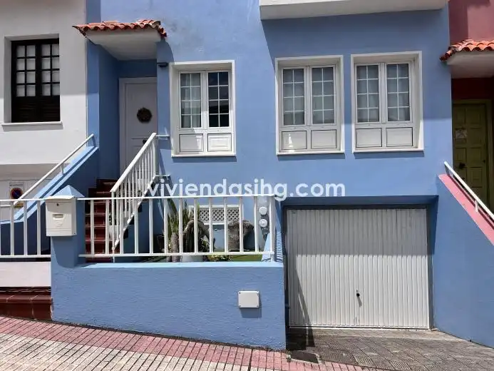 Außenansicht von Einfamilien-Reihenhaus zum Verkauf in La Orotava mit Terrasse und Balkon