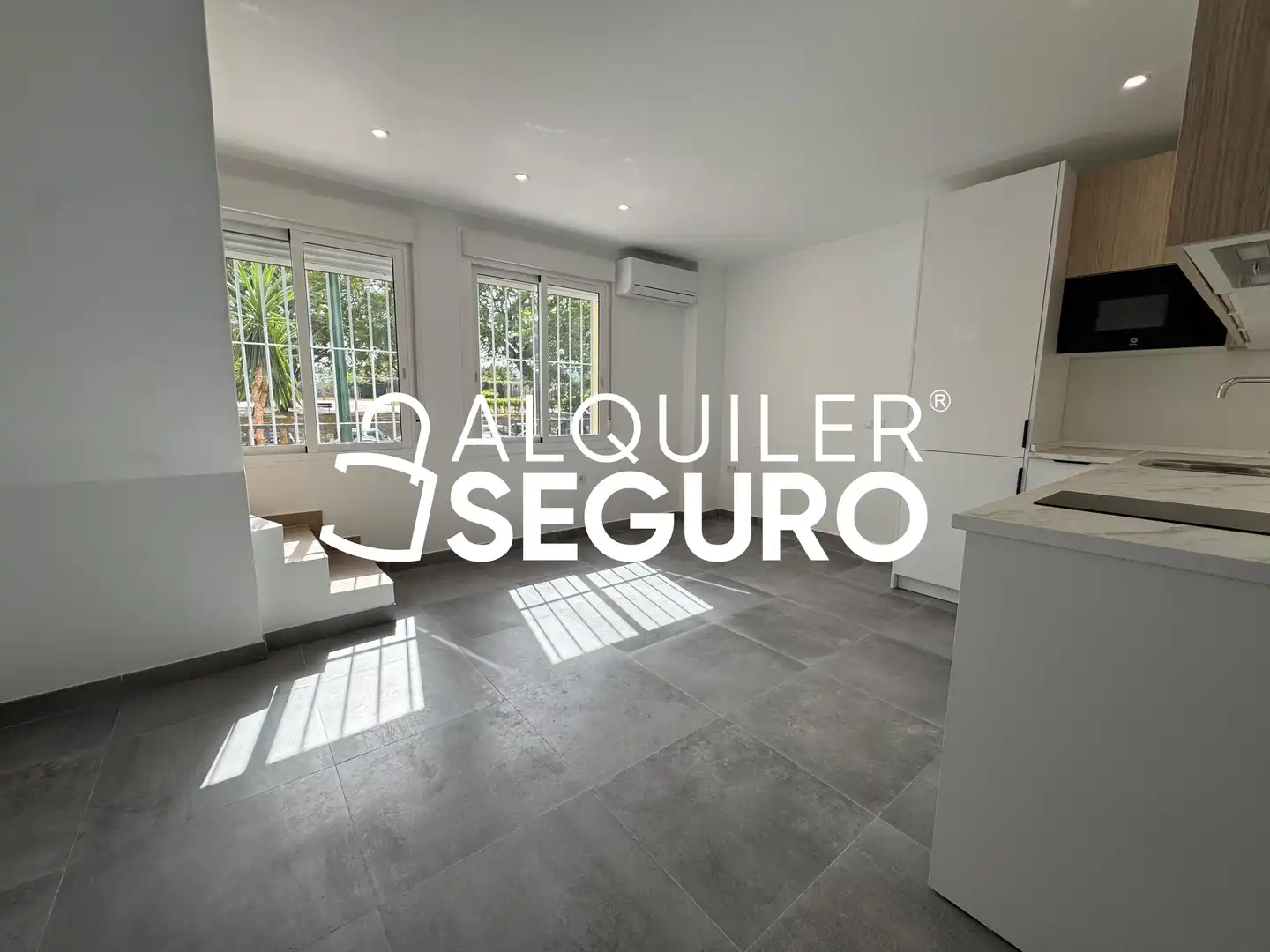 Vista exterior de Piso de alquiler en Málaga con Aire acondicionado