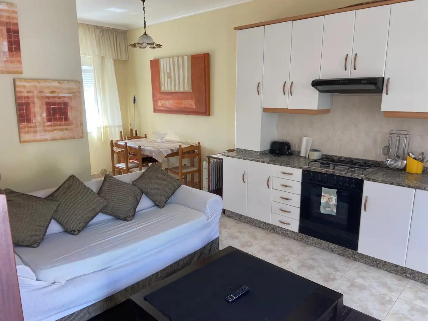 Sala d'estar de Casa o xalet en venda en A Pobra do Caramiñal amb Calefacció, Jardí privat i Parquet