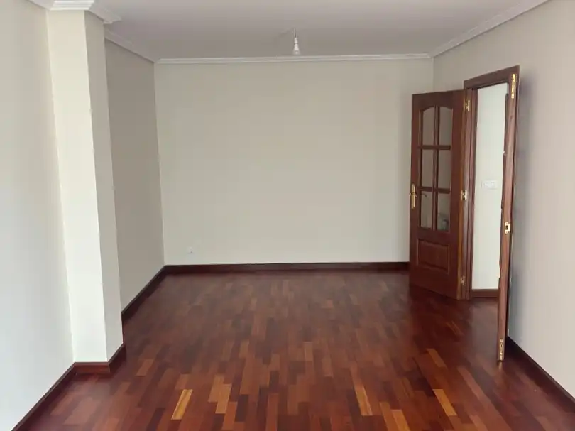 Sala d'estar de Pis de lloguer en Ponferrada amb Calefacció, Parquet i Traster