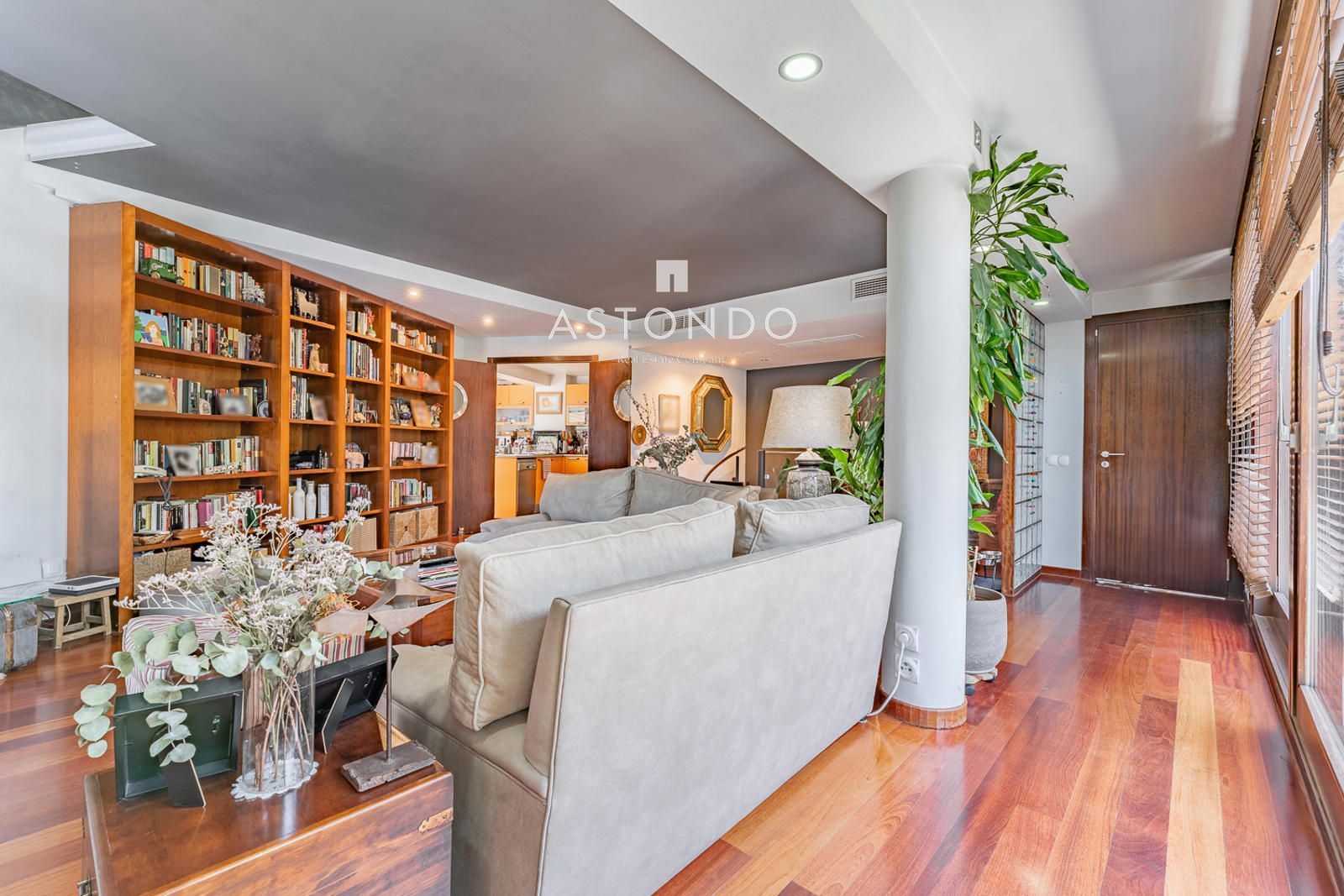 Living room of Single-family semi-detached for sale in  Madrid Capital  with Air Conditioner, Heating and Storage room