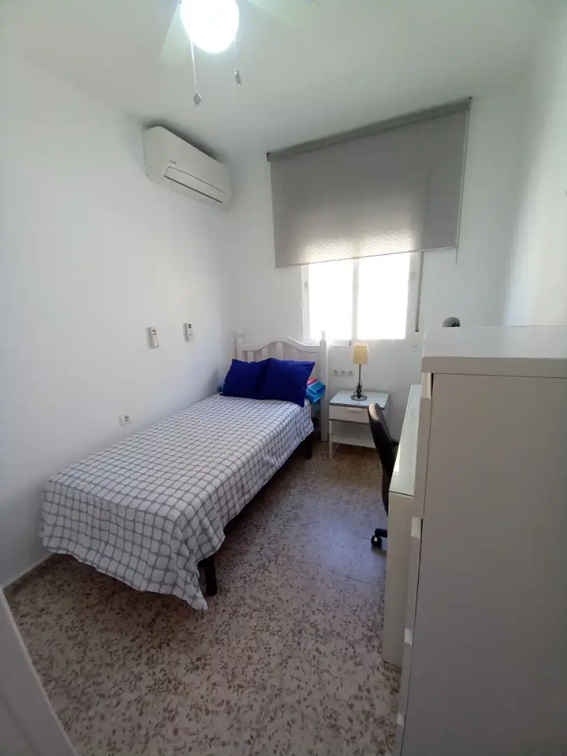 Habitación de Piso de alquiler en Málaga con Aire acondicionado, Amueblado y Horno