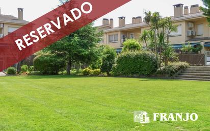 Jardí de Casa adosada en venda en Barberà del Vallès amb Piscina