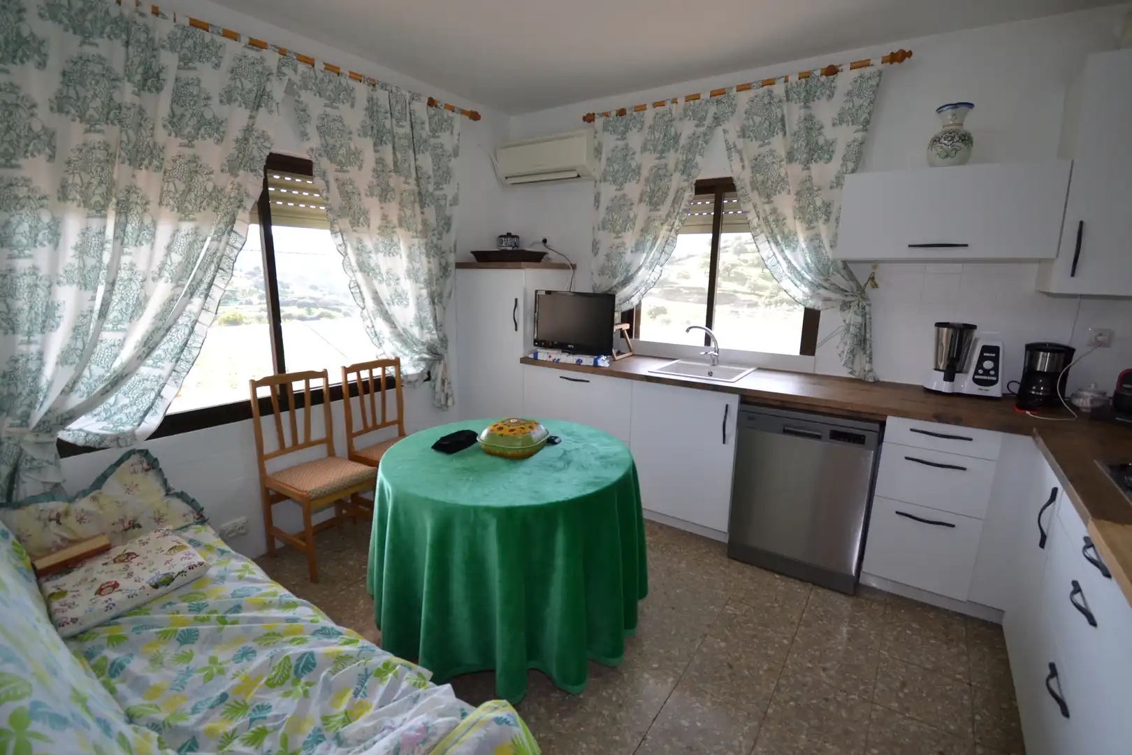 Cocina de Casa o chalet en venta en Villar del Pedroso con Aire acondicionado, Calefacción y Jardín privado