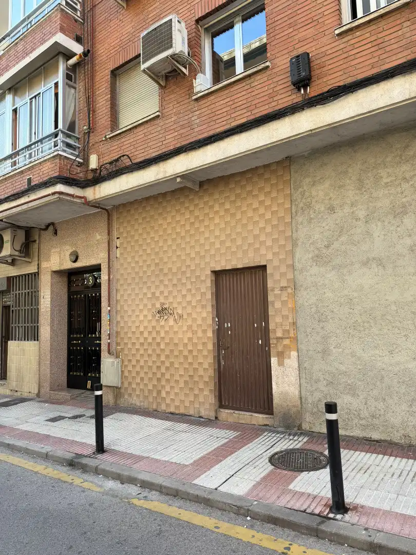 Vista exterior de Local en venta en Getafe