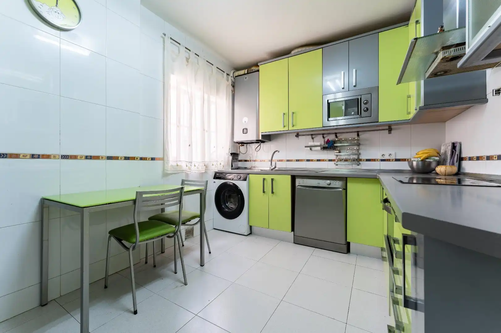Cuina de Apartament en venda en Málaga amb Aire condicionat, Traster i Piscina comunitària