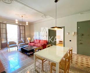 Exterior view of Flat to rent in  Barcelona Capital  with Terrace and Balcony