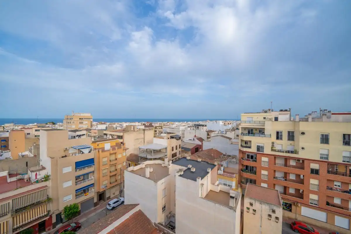 Vista exterior de Ático en venta en Guardamar del Segura con Aire acondicionado, Calefacción y Trastero