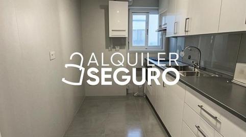 Foto 4 de Piso de alquiler en Ocaña, Puerta Bonita, Madrid