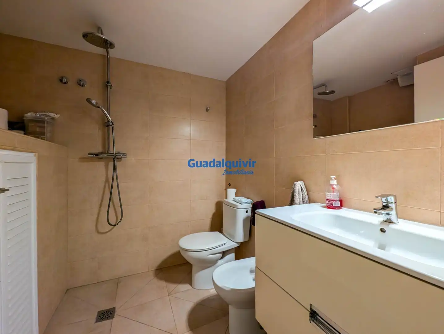 Bany de Casa o xalet en venda en Sevilla amb Aire condicionat, Calefacció i Terrassa